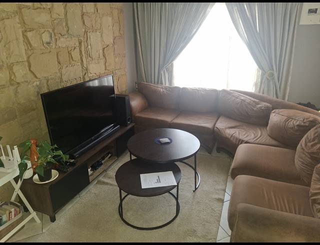 2 BEDROOM FREEHOLD FOR SALE IN CLAYVILLE